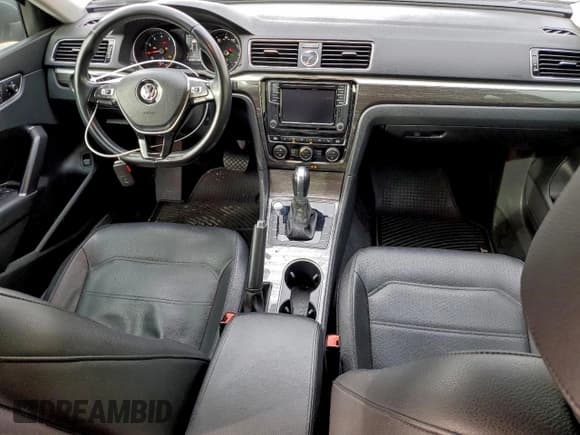 ✅ 2016 Volkswagen Passat SE • VIN: 1VWBT7A31GC054088 • Lot: 95914045. Wystawiony na Copart z przebiegiem 113 323 mil. Bezpłatny archiwum sprzedaży aukcyjnych z USA i szczegółowy raport historii pojazdu na DreamBid. Zdjęcie 8.