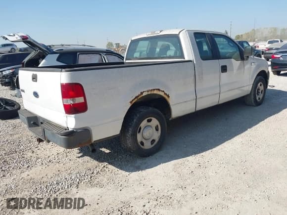 ✅ 2005 Ford F-150 STX • VIN: 1FTRX12W75FB36043 • Lot: 43242064. Wystawiony na IAAI z przebiegiem 200 000 mil. Bezpłatny archiwum sprzedaży aukcyjnych z USA i szczegółowy raport historii pojazdu na DreamBid. Zdjęcie 4.