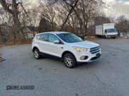 ✅ 2017 Ford Escape SE • VIN: 1FMCU9G92HUB75120 • Lot: 95156465. Wystawiony na Copart z przebiegiem 158 028 mil. Bezpłatny archiwum sprzedaży aukcyjnych z USA i szczegółowy raport historii pojazdu na DreamBid. Zdjęcie 1.