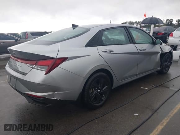 ✅ 2022 Hyundai Elantra SEL • VIN: 5NPLM4AGXNH058714 • Lot: 43523712. Listed on IAAI with 40,825 mi. Free auction sales archive from the USA and detailed vehicle history report at DreamBid. Image 4.