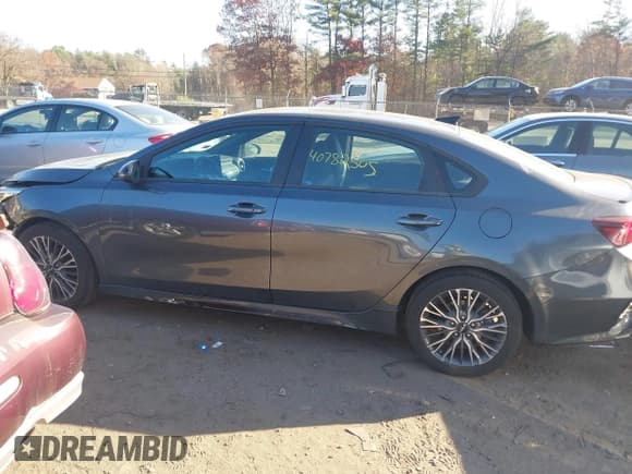 ✅ 2023 Kia Forte GT-Line • VIN: 3KPF54AD9PE686528 • Lot: 40782505. Wystawiony na IAAI z przebiegiem 8 242 mil. Bezpłatny archiwum sprzedaży aukcyjnych z USA i szczegółowy raport historii pojazdu na DreamBid. Zdjęcie 15.