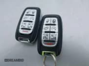 ✅ 2022 Chrysler Pacifica Hybrid Touring L • VIN: 2C4RC1L7XNR120947 • Lot: 43515879. Wystawiony na IAAI z przebiegiem 77 632 mil. Bezpłatny archiwum sprzedaży aukcyjnych z USA i szczegółowy raport historii pojazdu na DreamBid. Zdjęcie 11.