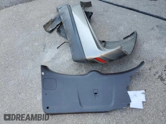 ✅ 2012 Hyundai Santa Fe GLS • VIN: 5XYZG3AB2CG135810 • Lot: 72519744. Listed on Copart with 137,627 mi. Free auction sales archive from the USA and detailed vehicle history report at DreamBid. Image 13.