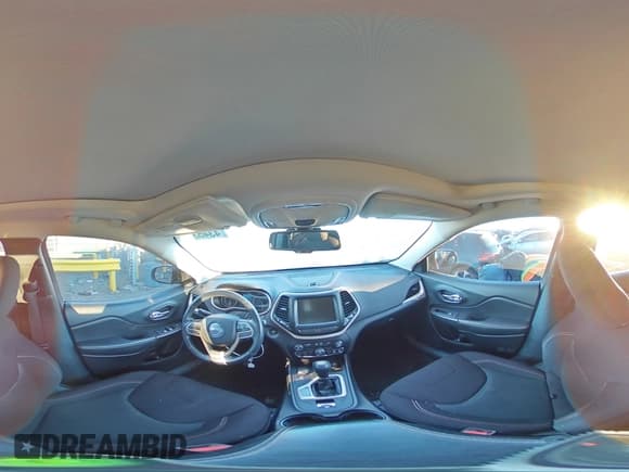 ✅ 2017 Jeep Cherokee 75th Anniversary Edition • VIN: 1C4PJMCS3HW564721 • Лот: 43453775. Опубликован ранее на Copart с пробегом 70 163 миль. Бесплатный доступ к архиву аукционных продаж из США и подробный отчёт об истории автомобиля на DreamBid. Изображение 13.