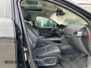 ✅ 2017 Jaguar F-Pace 20d Premium • VIN: SADCJ2BN5HA096670 • Lot: 49118245. Wystawiony na Copart z przebiegiem 146 291 mil. Bezpłatny archiwum sprzedaży aukcyjnych z USA i szczegółowy raport historii pojazdu na DreamBid. Zdjęcie 5.