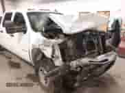 2007 Chevrolet Silverado 2500HD 1LT z VIN 1GCHK23647F512117, wystawiony jako IAAI lot #41359591 z przebiegiem 289 455 mil mil oraz . Historia ofert i sprzedaży dostępna na DreamBid. Obrazek 6.