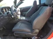 ✅ 2014 Dodge Challenger SXT • VIN: 2C3CDYAG4EH195569 • Lot: 75325134. Wystawiony na Copart z przebiegiem Nie podano. Bezpłatny archiwum sprzedaży aukcyjnych z USA i szczegółowy raport historii pojazdu na DreamBid. Zdjęcie 7.