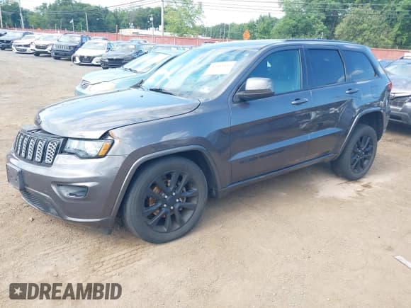 ✅ 2019 Jeep Grand Cherokee Laredo • VIN: 1C4RJFAGXKC625851 • Lot: 42804845. Wystawiony na IAAI z przebiegiem 77 303 mil. Bezpłatny archiwum sprzedaży aukcyjnych z USA i szczegółowy raport historii pojazdu na DreamBid. Zdjęcie 18.