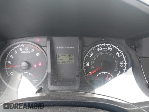 ✅ 2017 Toyota Tacoma SR • VIN: 5TFRX5GN3HX083783 • Lot: 42535333. Wystawiony na IAAI z przebiegiem 186 584 mil. Bezpłatny archiwum sprzedaży aukcyjnych z USA i szczegółowy raport historii pojazdu na DreamBid. Zdjęcie 7.