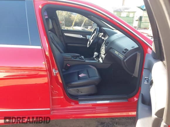 ✅ 2008 Mercedes-Benz C 300 Sport • VIN: WDDGF81X18F151113 • Лот: 43527048. Опубликован ранее на IAAI с пробегом 228 222 миль. Бесплатный доступ к архиву аукционных продаж из США и подробный отчёт об истории автомобиля на DreamBid. Изображение 5.