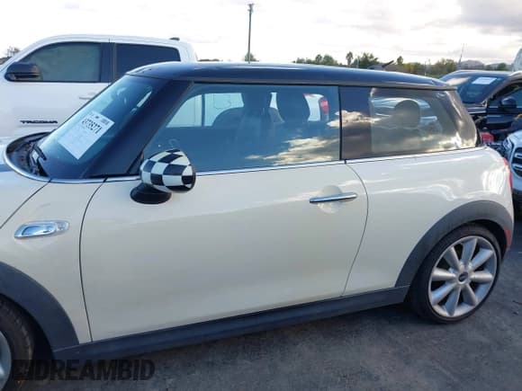✅ 2014 MINI Hardtop S • VIN: WMWXM7C55ET925802 • Лот: 43735271. Опубликован ранее на IAAI с пробегом 148 781 миль. Бесплатный доступ к архиву аукционных продаж из США и подробный отчёт об истории автомобиля на DreamBid. Изображение 15.