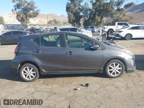 ✅ 2017 Toyota Prius Two • VIN: JTDKDTB3XH1598707 • Лот: 43496937. Опубликован ранее на IAAI с пробегом 170 462 миль. Бесплатный доступ к архиву аукционных продаж из США и подробный отчёт об истории автомобиля на DreamBid. Изображение 13.