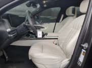 ✅ 2024 BMW 7 Series 760i xDrive • VIN: WBA33EJ08RCR61308 • Lot: 47663095. Wystawiony na Copart z przebiegiem 16 294 mil. Bezpłatny archiwum sprzedaży aukcyjnych z USA i szczegółowy raport historii pojazdu na DreamBid. Zdjęcie 7.