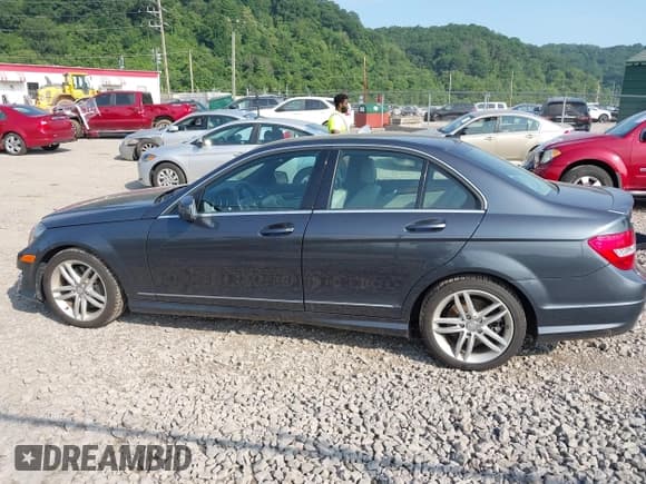 ✅ 2013 Mercedes-Benz C 300 Sport • VIN: WDDGF8AB1DG109808 • Lot: 42583132. Listed on IAAI with 107,841 mi. Free auction sales archive from the USA and detailed vehicle history report at DreamBid. Image 15.