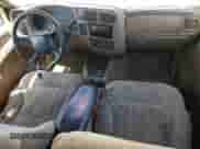 2002 Chevrolet Blazer LS z VIN 1GNDT13W22K190722, wystawiony jako Copart lot #68576164 z przebiegiem 124 420 mil mil oraz Szkoda całkowita • Salvage title. Historia ofert i sprzedaży dostępna na DreamBid. Obrazek 8.