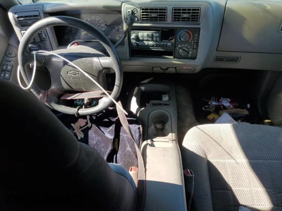 ✅ 1996 Chevrolet Blazer • VIN: 1GNDT13W9T2285134 • Лот: 86460795. Опубликован ранее на Copart с пробегом 262 482 миль. Бесплатный доступ к архиву аукционных продаж из США и подробный отчёт об истории автомобиля на DreamBid. Изображение 8.