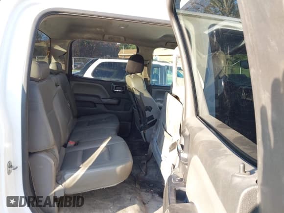 ✅ 2015 GMC Sierra 2500HD • VIN: 1GT11XEG8FF573573 • Lot: 43579173. Listed on IAAI with 213,653 mi. Free auction sales archive from the USA and detailed vehicle history report at DreamBid. Image 8.