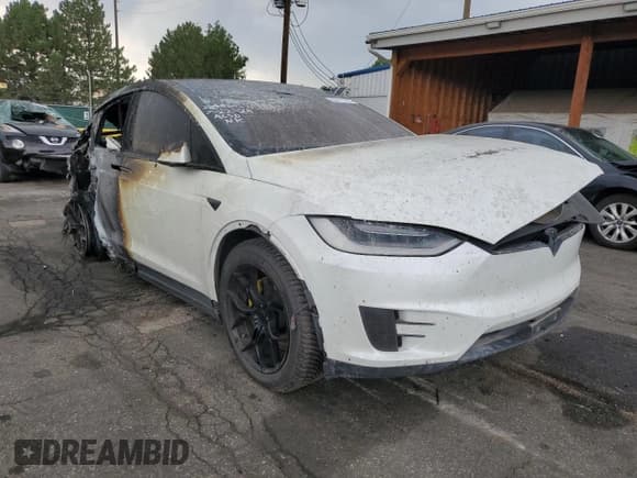 ✅ 2020 Tesla Model X Performance • VIN: 5YJXCBE4XLF232043 • Lot: 66477575. Wystawiony na Copart z przebiegiem Nie podano. Bezpłatny archiwum sprzedaży aukcyjnych z USA i szczegółowy raport historii pojazdu na DreamBid. Zdjęcie 4.