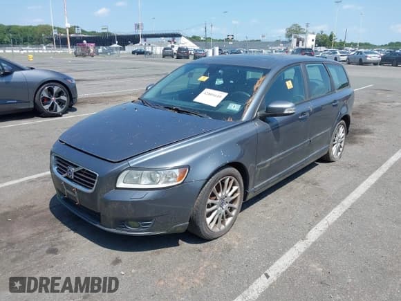 ✅ 2010 Volvo V50 • VIN: YV1390MW3A2527032 • Лот: 42801610. Опубликован ранее на IAAI с пробегом 167 568 миль. Бесплатный доступ к архиву аукционных продаж из США и подробный отчёт об истории автомобиля на DreamBid. Изображение 2.