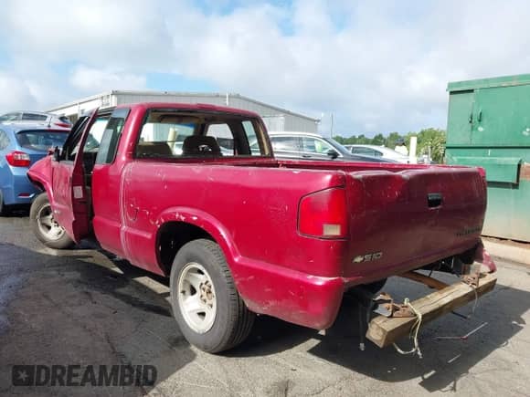 1997 Chevrolet S-10 LS with VIN 1GCCS19X5V8165256, listed as a IAAI auction lot 42740309 with 252,200 mi miles and . Bid and sale history available at DreamBid. Image 3.