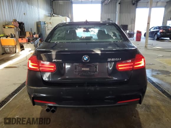 ✅ 2015 BMW 3 Series 328i xDrive • VIN: WBA3B5G58FNS19920 • Лот: 91246955. Опубликован ранее на Copart с пробегом 114 091 миль. Бесплатный доступ к архиву аукционных продаж из США и подробный отчёт об истории автомобиля на DreamBid. Изображение 6.