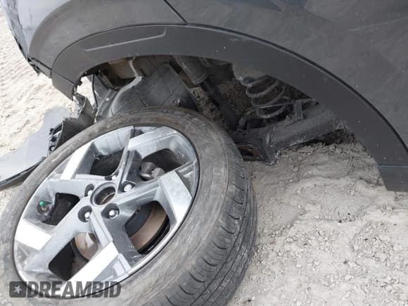 ✅ 2024 Hyundai Venue SEL • VIN: KMHRC8A33RU303667 • Lot: 41493871. Listed on IAAI with 12,725 mi. Free auction sales archive from the USA and detailed vehicle history report at DreamBid. Image 18.