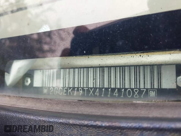 ✅ 2004 Chevrolet Silverado 1500 • VIN: 2GCEK19TX41141087 • Лот: 43495153. Опубликован ранее на IAAI с пробегом 215 113 миль. Бесплатный доступ к архиву аукционных продаж из США и подробный отчёт об истории автомобиля на DreamBid. Изображение 9.