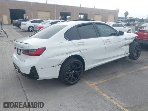 ✅ 2025 BMW 3 Series 330i xDrive • VIN: 3MW89CW01S8F49973 • Lot: 42952602. Wystawiony na IAAI z przebiegiem 440 mil. Bezpłatny archiwum sprzedaży aukcyjnych z USA i szczegółowy raport historii pojazdu na DreamBid. Zdjęcie 4.