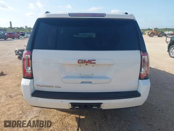 ✅ 2015 GMC Yukon XL SLE • VIN: 1GKS1GKC6FR646531 • Lot: 42555181. Wystawiony na IAAI z przebiegiem 164 811 mil. Bezpłatny archiwum sprzedaży aukcyjnych z USA i szczegółowy raport historii pojazdu na DreamBid. Zdjęcie 16.