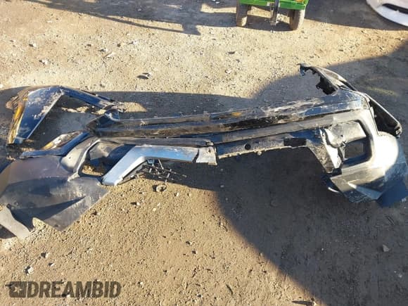 ✅ 2024 Chevrolet Traverse AWD Z71 • VIN: 1GNEVJKS8RJ215829 • Lot: 43407737. Wystawiony na IAAI z przebiegiem 18 354 mil. Bezpłatny archiwum sprzedaży aukcyjnych z USA i szczegółowy raport historii pojazdu na DreamBid. Zdjęcie 12.