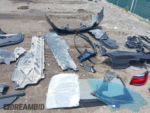 ✅ 2020 Mercedes-Benz GLC 300 • VIN: W1N0J8EB4LF849838 • Lot: 42190047. Listed on IAAI with 32,448 mi. Free auction sales archive from the USA and detailed vehicle history report at DreamBid. Image 18.