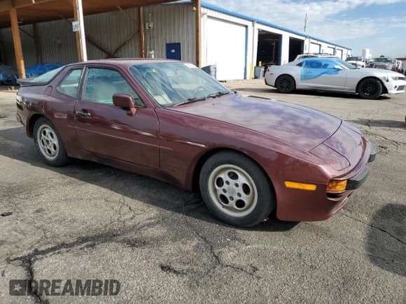 ✅ 1987 Porsche 944 • VIN: WP0AB0941HN470783 • Лот: 66232745. Опубликован ранее на Copart с пробегом 136 435 миль. Бесплатный доступ к архиву аукционных продаж из США и подробный отчёт об истории автомобиля на DreamBid. Изображение 4.