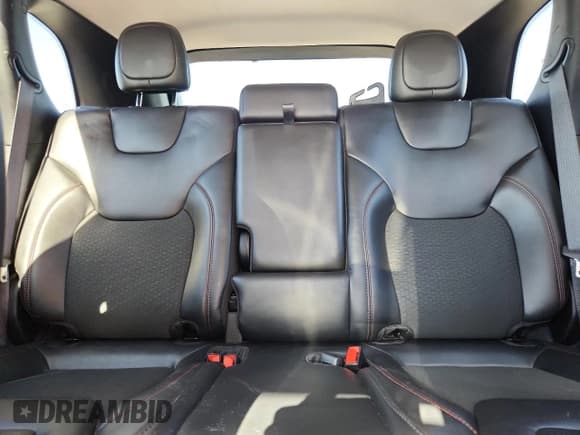 ✅ 2020 Jeep Cherokee Trailhawk • VIN: 1C4PJMBX4LD641288 • Lot: 85171585. Listed on Copart with 36,975 mi. Free auction sales archive from the USA and detailed vehicle history report at DreamBid. Image 10.