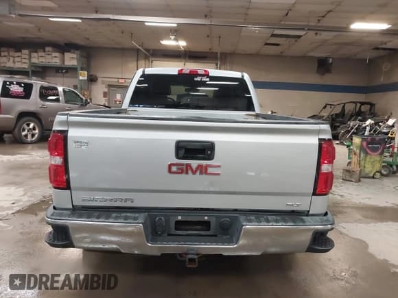 ✅ 2018 GMC Sierra 1500 SLE • VIN: 1GTV2MEC0JZ305098 • Lot: 43070145. Wystawiony na IAAI z przebiegiem 130 988 mil. Bezpłatny archiwum sprzedaży aukcyjnych z USA i szczegółowy raport historii pojazdu na DreamBid. Zdjęcie 16.