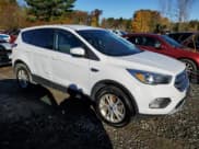 ✅ 2017 Ford Escape SE • VIN: 1FMCU9GD1HUE11325 • Lot: 89575645. Wystawiony na Copart z przebiegiem 147 056 mil. Bezpłatny archiwum sprzedaży aukcyjnych z USA i szczegółowy raport historii pojazdu na DreamBid. Zdjęcie 4.