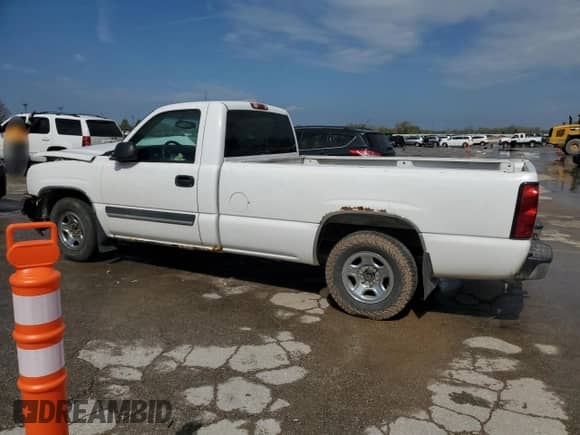 2004 Chevrolet Silverado 1500 z VIN 1GCEC14T34Z323368, wystawiony jako Copart lot #53510545 z przebiegiem 255 750 mil mil oraz Szkoda całkowita • Salvage title. Historia ofert i sprzedaży dostępna na DreamBid. Obrazek 2.