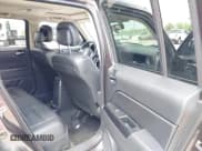 ✅ 2017 Jeep Patriot High Altitude • VIN: 1C4NJPFA0HD166230 • Lot: 42587685. Wystawiony na IAAI z przebiegiem 101 919 mil. Bezpłatny archiwum sprzedaży aukcyjnych z USA i szczegółowy raport historii pojazdu na DreamBid. Zdjęcie 8.