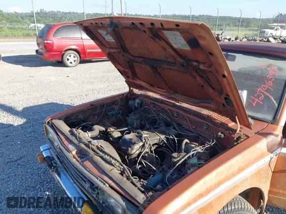 ✅ 1983 Datsun 720 • VIN: JN6MD01S0DW201290 • Lot: 42796349. Wystawiony na IAAI z przebiegiem 199 209 mil. Bezpłatny archiwum sprzedaży aukcyjnych z USA i szczegółowy raport historii pojazdu na DreamBid. Zdjęcie 6.