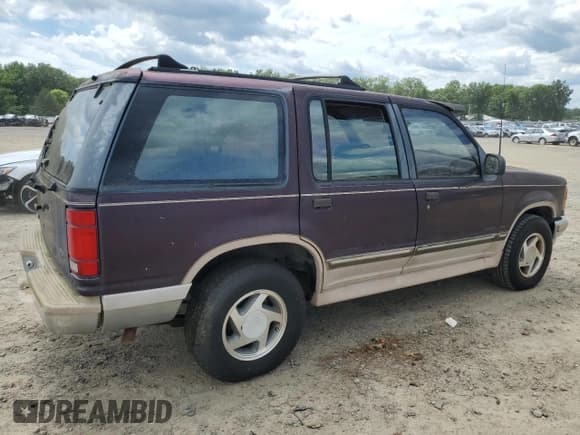 ✅ 1994 Ford Explorer Eddie Bauer • VIN: 1FMDU32X8RUB49646 • Lot: 85906804. Listed on Copart with 11,802 mi. Free auction sales archive from the USA and detailed vehicle history report at DreamBid. Image 3.