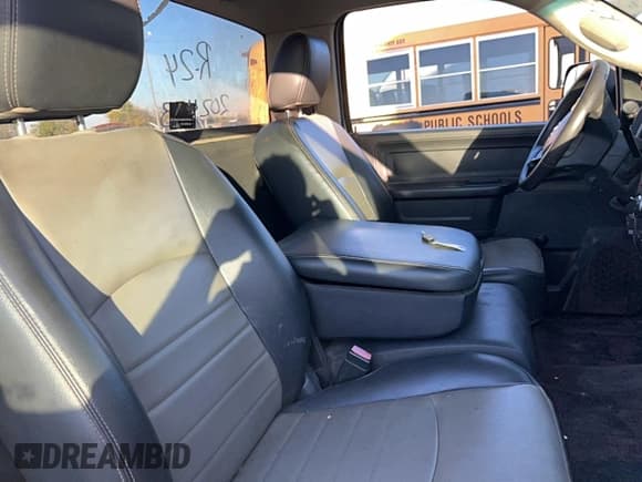 ✅ 2012 Dodge RAM • VIN: 3C7WDMAL5CG188466 • Lot: 91715535. Wystawiony na Copart z przebiegiem 192 763 mil. Bezpłatny archiwum sprzedaży aukcyjnych z USA i szczegółowy raport historii pojazdu na DreamBid. Zdjęcie 6.