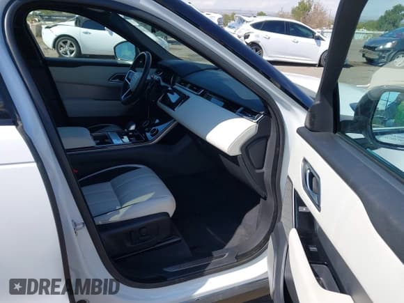 ✅ 2023 Land Rover Range Rover Velar R-Dynamic S • VIN: SALYT2EX6PA349625 • Lot: 43395742. Wystawiony na IAAI z przebiegiem 17 981 mil. Bezpłatny archiwum sprzedaży aukcyjnych z USA i szczegółowy raport historii pojazdu na DreamBid. Zdjęcie 5.