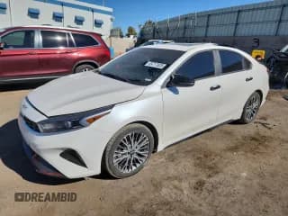 ✅ 2023 Kia Forte GT-Line • VIN: 3KPF54AD8PE649227 • Lot: 89717625. Wystawiony na Copart z przebiegiem 63 109 mil. Bezpłatny archiwum sprzedaży aukcyjnych z USA i szczegółowy raport historii pojazdu na DreamBid. Zdjęcie 1.