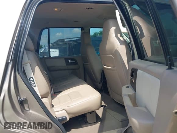 ✅ 2003 Ford Expedition Special Service • VIN: 1FMPU15L13LC51426 • Lot: 42397176. Wystawiony na IAAI z przebiegiem 153 830 mil. Bezpłatny archiwum sprzedaży aukcyjnych z USA i szczegółowy raport historii pojazdu na DreamBid. Zdjęcie 8.