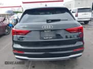 ✅ 2019 Audi Q3 Premium Plus • VIN: WA1BECF38K1064792 • Lot: 43262241. Wystawiony na IAAI z przebiegiem 56 677 mil. Bezpłatny archiwum sprzedaży aukcyjnych z USA i szczegółowy raport historii pojazdu na DreamBid. Zdjęcie 16.