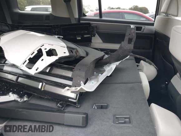 ✅ 2025 Hyundai Santa Fe SE • VIN: 5NMP1DGL7SH096599 • Lot: 43430177. Listed on IAAI with 6,582 mi. Free auction sales archive from the USA and detailed vehicle history report at DreamBid. Image 8.