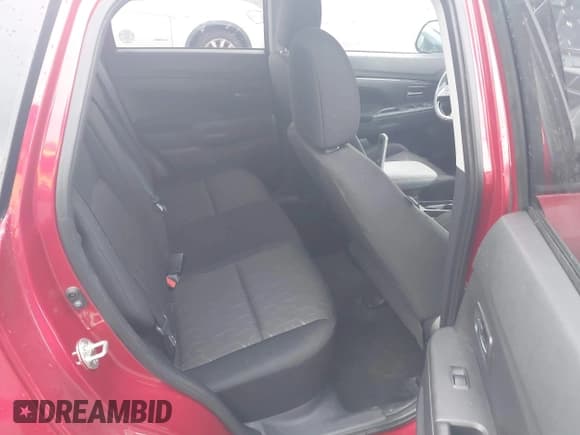 ✅ 2021 Mitsubishi Outlander ES • VIN: JA4ARUAU9MU002647 • Lot: 43665214. Listed on IAAI with 88,029 mi. Free auction sales archive from the USA and detailed vehicle history report at DreamBid. Image 8.