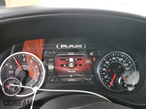 ✅ 2025 Ram 1500 Big Horn • VIN: 1C6SRFFP0SN562192 • Lot: 91766745. Wystawiony na Copart z przebiegiem 25 705 mil. Bezpłatny archiwum sprzedaży aukcyjnych z USA i szczegółowy raport historii pojazdu na DreamBid. Zdjęcie 9.