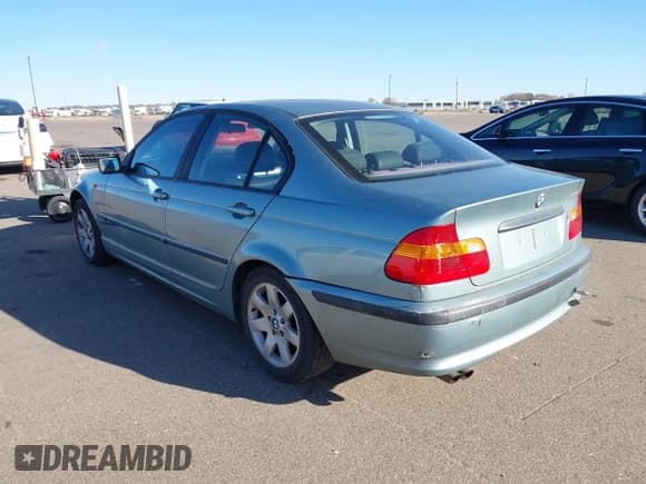 ✅ 2003 BMW 3 Series 325i • VIN: WBAEV33463KL88445 • Лот: 43672459. Опубликован ранее на IAAI с пробегом 150 225 миль. Бесплатный доступ к архиву аукционных продаж из США и подробный отчёт об истории автомобиля на DreamBid. Изображение 3.