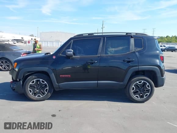 ✅ 2017 Jeep Renegade Trailhawk • VIN: ZACCJBCB0HPE94143 • Lot: 43760545. Wystawiony na IAAI z przebiegiem 84 422 mil. Bezpłatny archiwum sprzedaży aukcyjnych z USA i szczegółowy raport historii pojazdu na DreamBid. Zdjęcie 13.
