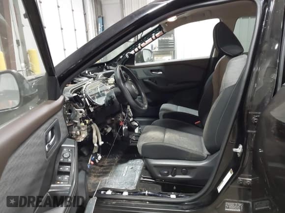 ✅ 2021 Nissan Rogue SV • VIN: JN8AT3BB0MW215185 • Lot: 43364986. Wystawiony na IAAI z przebiegiem 32 851 mil. Bezpłatny archiwum sprzedaży aukcyjnych z USA i szczegółowy raport historii pojazdu na DreamBid. Zdjęcie 5.